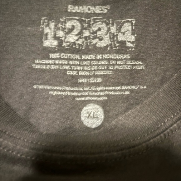 Ramones Graphic T-Shirt - Picture 3 of 4